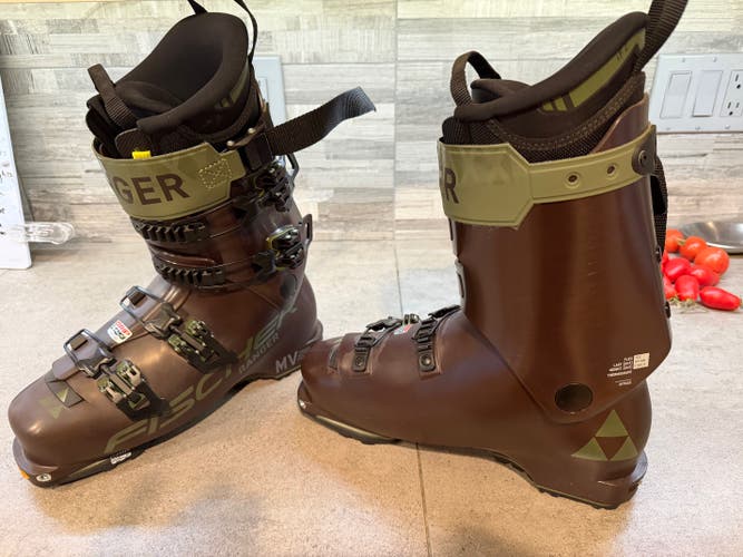 Mondo 27 & 27.5 Men's Fischer All Mountain Ranger Pro 130 Ski Boots Stiff Flex (New)