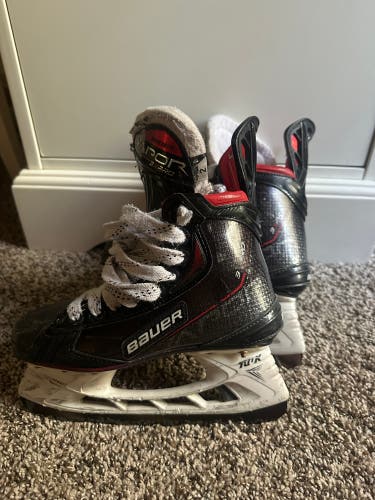 2021 Bauer Vapor 3X Pro Hockey Skates Size 2 (Used)
