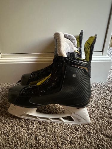 Bauer Supreme Elite Hockey Skates Size 2 (Used)