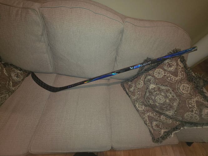 Junior Bauer Vapor Flylite Left Hand Hockey Stick P92 40 Flex (Used)