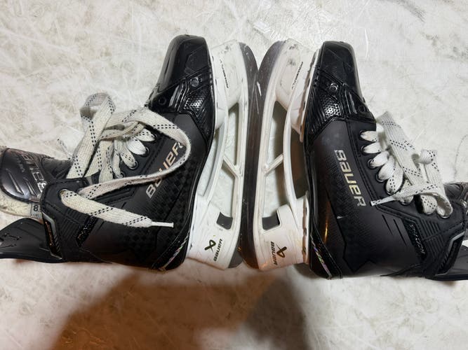 Black 2024 Bauer Supreme Shadow Hockey Skates Regular Width 8.5 (Used)