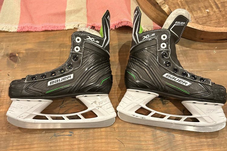 Bauer XLS Hockey Skates Regular Width Size 2 (Used)