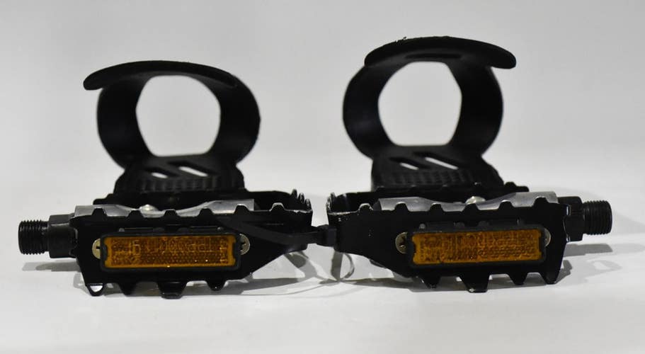 BICYCLE PEDALS WITH TOE CLIPS AND STRAPS
