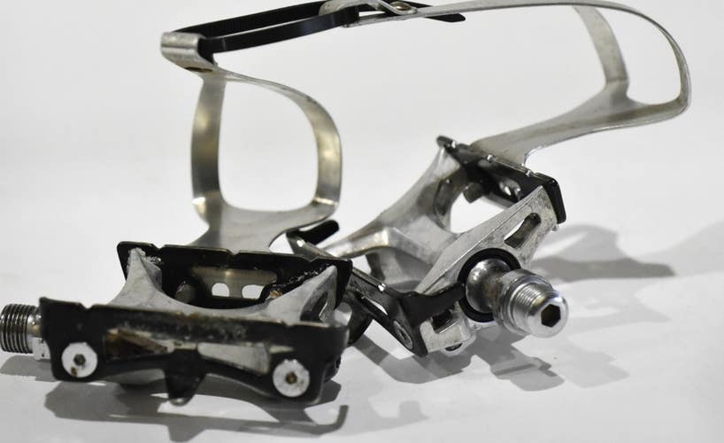 ROAD BIKE QUILL PEDALS WITH METAL TOE CLIPS