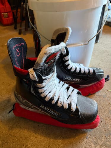 Black 2021 Bauer Vapor 3X Hockey Skates 5 (Used)