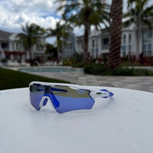 Sunglasses - Sport Style Polarized Sunglasses White Frame / Blue Lens w/ Case