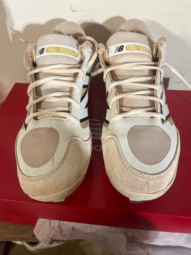 White Men's Size M 8.0 (W 9.0) Adult New Balance 3000v7 Low Top Molded Cleats (Used)