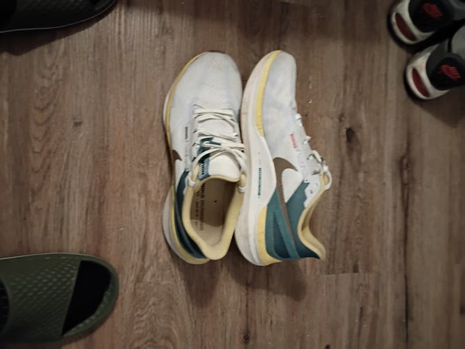 Men's Size M 11.0 (W 12.0) Adult Nike Air Zoom Structure Shoes (Used)