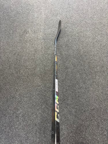 CCM JetSpeed FT7 Pro INTERMEDIATE Right Hand Hockey Stick P28 40 Flex (New)