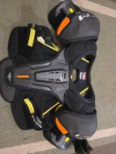 Large Junior CCM Tacks AS-V Pro Shoulder Pads (Used)