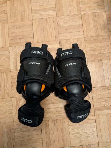 CCM KP Pro Knee Guard Senior (Used)