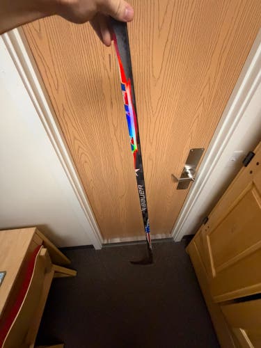 Senior Bauer Vapor Flylite Left Hand Hockey Stick P28 77 Flex (New)