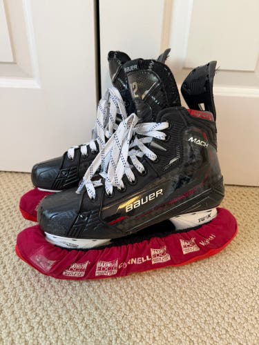 Black 2022 Bauer Supreme Mach Hockey Skates Wide Width Size 5 (Used)