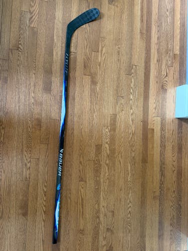 Senior Bauer Vapor Flylite Right Handed Hockey Stick P28 77 Flex (Used)