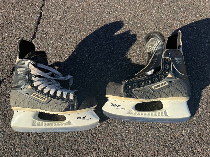 Bauer Supreme 1000 Hockey Skates Regular Width 5.5 (Used)