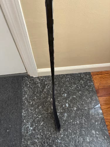 Senior Warrior Alpha LX Pro Right Handed Hockey Stick Mid Pattern 85 Flex Pro Stock (Used)