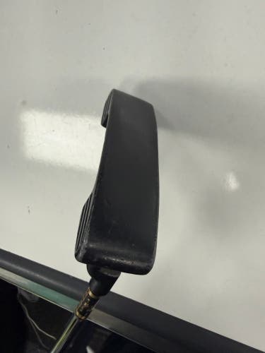 Men's Blade Right Handed Putter Steel 35.5" (Used)