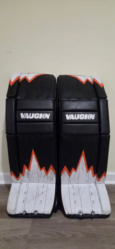 35" Vaughn Velocity Pro Goalie Leg Pads (Used)
