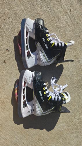 2025 Bauer S25 Vapor Select (SMU) Hockey Skates Extra Wide Width Size 1.5
