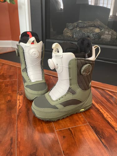 Size M 4.0 (W 5.0) Burton Limelight BOA Snowboard Boots (New)