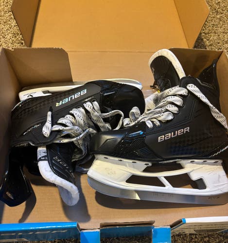 Black Bauer Supreme Shadow Hockey Skates 9 (like new) - 2025