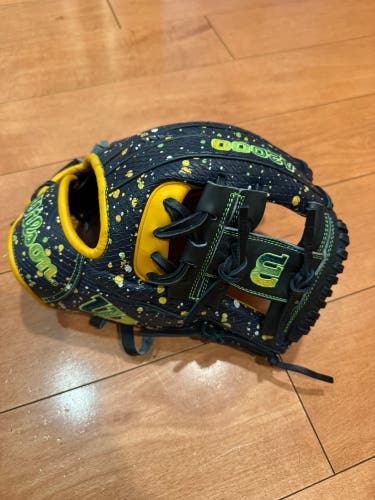 Wilson A2000 1786 11.5” Savannah Bananas Paint Splatter Infield Baseball Glove