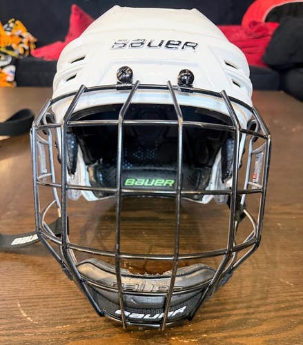 White Medium Bauer Re-Akt 85 Helmet (Used)
