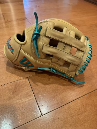 Wilson A1000 A10RB25DW5 RHT Baseball Glove 12" (Used)