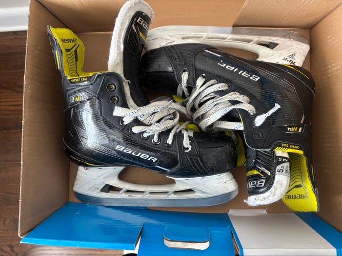 2022 Bauer Supreme M4 Hockey Skates Regular Width Size 5.5 (Used)