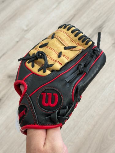 Wilson A500 RH Throw Baseball Glove 10.5" (New)