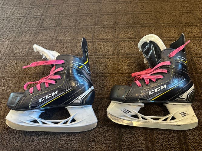 2018 CCM Tacks 9060 Hockey Skates Regular Width 13 (Used)
