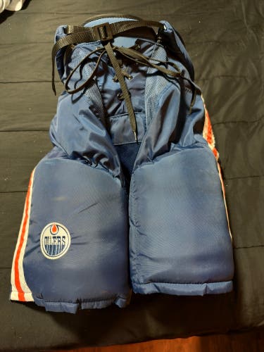 Edmonton oilers Medium CCM HP45X Hockey Pants Pro Stock (Used)