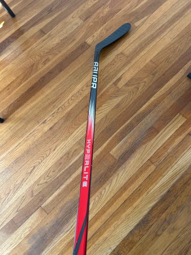 Senior Bauer Vapor Hyperlite Right Handed Hockey Stick P28M 77 Flex Pro Stock (New)