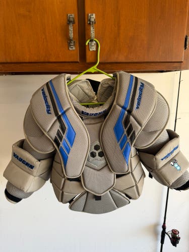 Small Vaughn Velocity VE8 XFP Goalie Chest Protector (Used)
