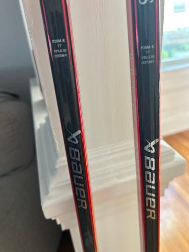 Senior Bauer Vapor Hyperlite Right Handed Hockey Stick P28M 77 Flex Pro Stock (New)