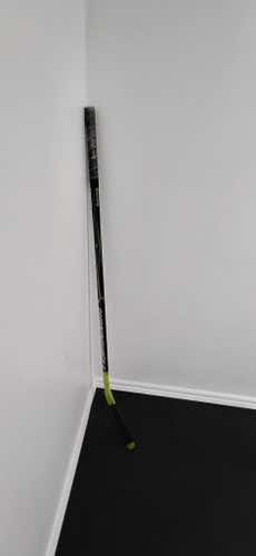 Youth Winnwell Q5 Left Hand Hockey Stick 30 Flex (Used)