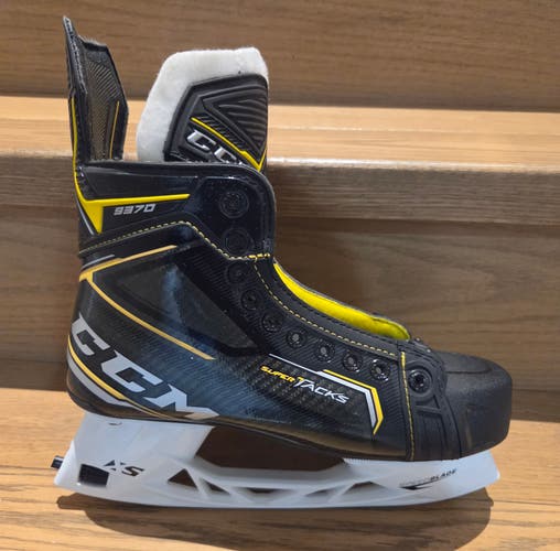 1 right boot and XS speed blade holder CCM Super Tacks 9370 Hockey Skates Regular Width