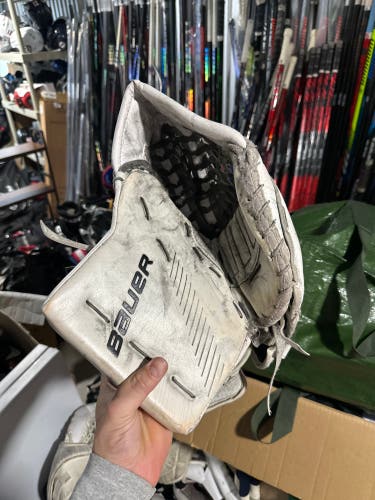 Bauer Supreme Ultrasonic goalie glove Regular (Used)