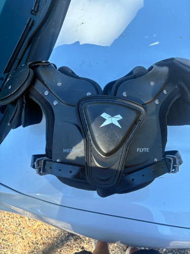 Medium Youth Xenith Flyte Shoulder Pads (Used)