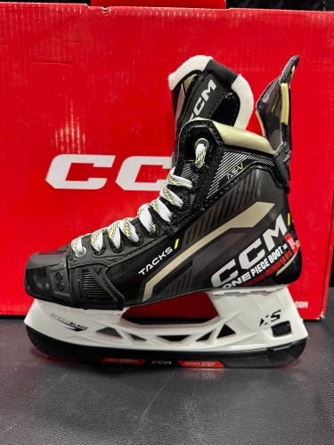 2022 CCM AS-V Hockey Skates 6 (New)