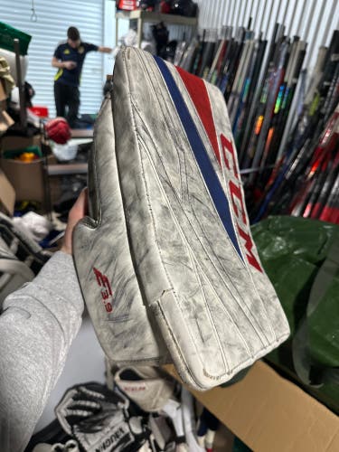 CCM E3.9 Goalie Blocker Regular (Used)