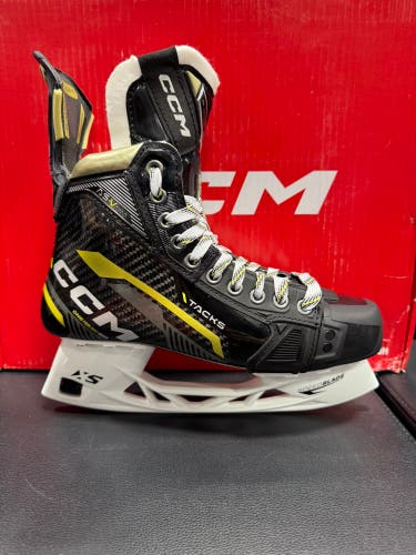 2022 CCM AS-V Pro Hockey Skates 6.5 (New)