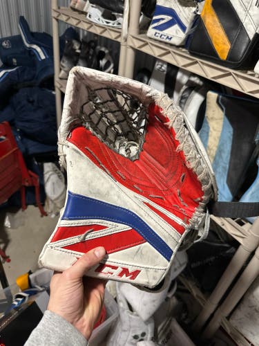 CCM P2.9 Goalie Glove Regular (Used)