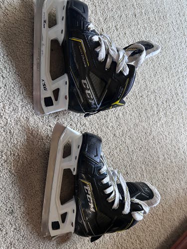 2020 CCM Super Tacks 9370 Hockey Goalie Skates Regular Width 13 (Used)