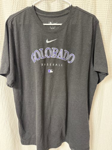 Gray XXL Colorado Rockies shirt