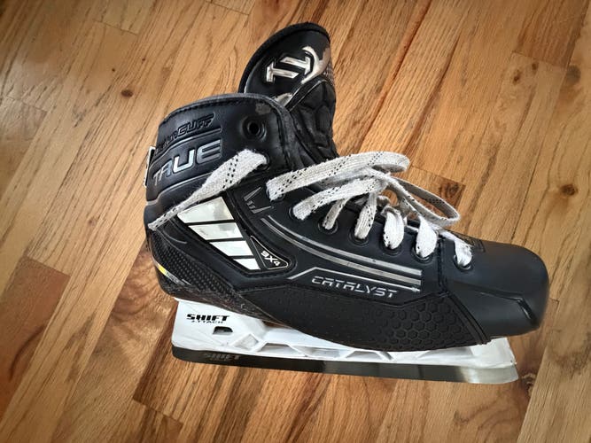2024 True Catalyst 9x4 Hockey Goalie Skates Regular Width 7.5 (Used)