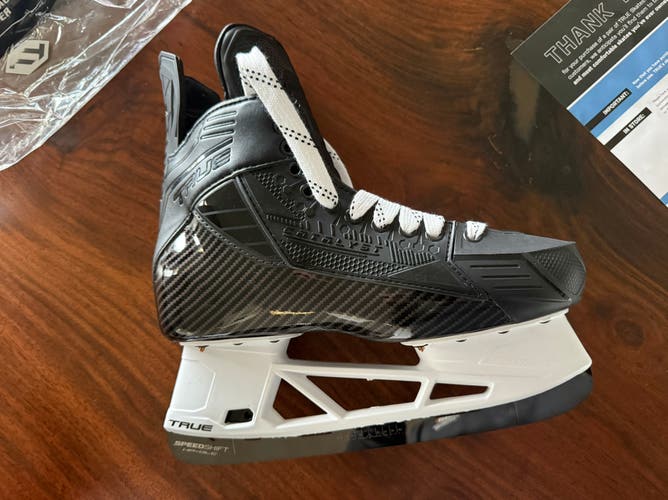 2024 True Catalyst 5x4 Hockey Skates Regular Width 9.5 (New)