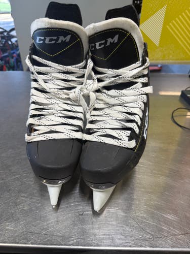CCM Super Tacks 9352 Hockey Skates 9 (Used)