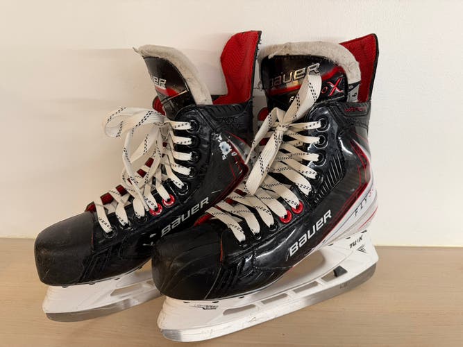 Black/White 2025 Bauer Vapor Fly30 Hockey Skates Regular Width 6 (Used)