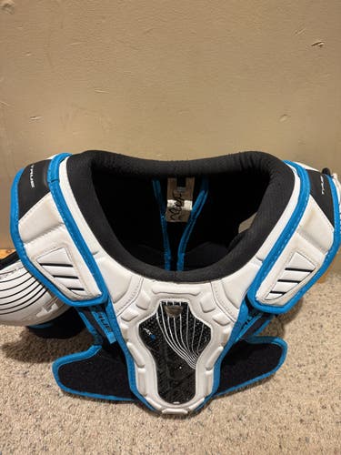Large Junior True AX9 Shoulder Pads (Used)